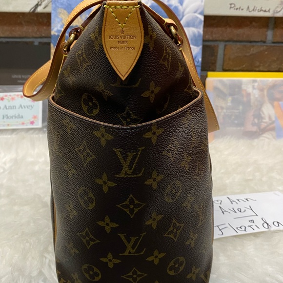 💕💕💕SOLD💕💕💕
🤩🤩🤩LV TOTALLY MM MONOGRAM🤩🤩🤩 - Picture 2 of 16